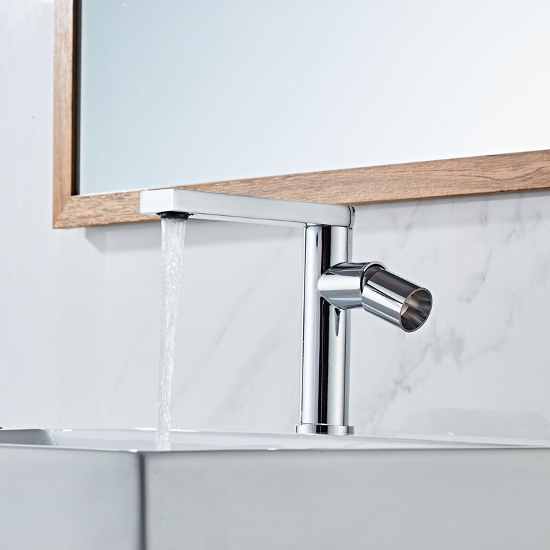 Chrome single hole bathroom faucet