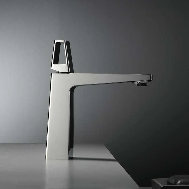 Quatro-Single hole bathroom faucet